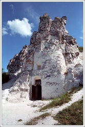 Вход в пещеры, у подножия Дивногорской Голгофы
