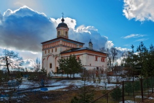 Церковь Церковь Успения Богородицы в Колмово (Великий Новгород).jpg
