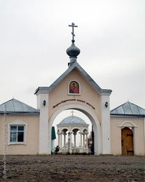 Ворота Михаило-Архангельского монастыря