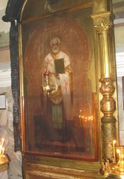 Образ святителя Николая Чудотворца в обожженном резном киоте