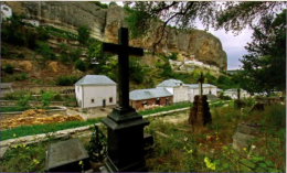 Кладбище воинов, погибших в Крымскую войну. Богомольцы в Успенской обители