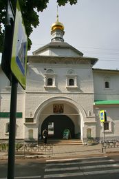 Святые ворота и надвратная церковь Николая Чудотворца