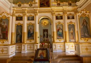 Храм святой равноапостольной Марии Магдалины при МГЛУ (Москва).jpg