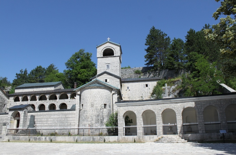 Файл:Цетинский монастырь.jpg