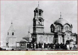 Фотография с видом обоих церквей, выполнена в конце ХIХ века.