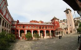 Главный монастырский двор. Ватопед