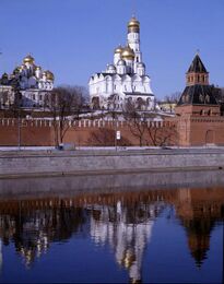 Вид на собор со стороны Москва-реки