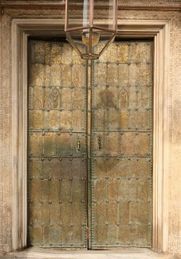 Древние позолоченные врата храма. Монастырь Ватопед