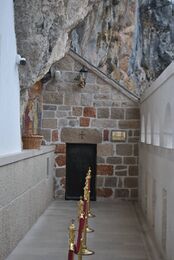 Вход в Введенскую церковь