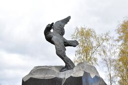 Источник https://dzen.ru/a/X4ocEVKCqXgnRyZS#izvestne_lyudi_pohoronenne_na_serafimo