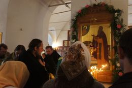 Молитва у иконы иеромонаха Тихона Карачевского
