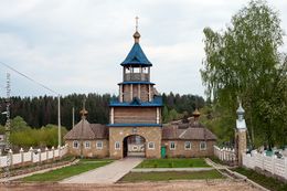 Западный фасад колокольни Онуфрия Великого при церкви Михаила Архангела