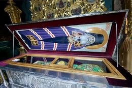 Мощи святителя Луки, архиепископа Крымского в Свято-Троицком монастыре Симферополя