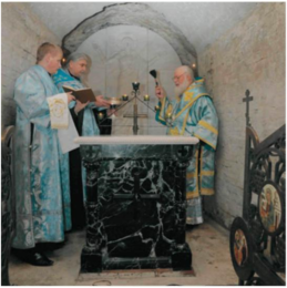 Освящение нового Престола в храме Воскресения Словущего в Богом зданных пещерах. 20 октября 2009 года