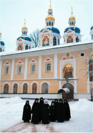 Перед началом заседания Духовного собора Свято-Успенского Псково-Печерского монастыря. 25 декабря 2009 года