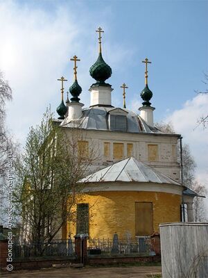 Троицкий храм Пахна 4.jpg