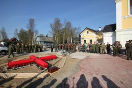 Захоронение солдат у храма святого князя Александра Невского