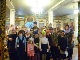 Школьники на экскурсии в храме преподобного Сергия Радонежского