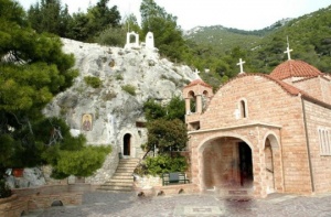Женский монастырь Осиос-Патапиос (Лутраки)