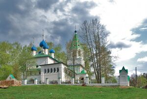 Троицкий храм Дивная гора 1.jpg