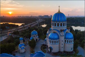 Храм Троицы Живоначальной в Орехово-Борисово (Москва)7.jpg