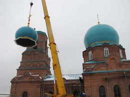 11 ноября 2009 года, поднятие купола на колокольню