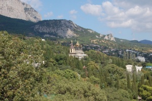 Храм Архангела Михаила (Алупка), Храм Алупка5