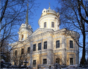Церковь в Графской Славянке (Санкт-Петербург).jpg