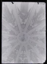 Интерьер. Росписи. Вид на композицию "Отечество" и "Распятие" на "небесах". Фотография 1932 г.