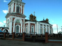 Покровский храм сбоку