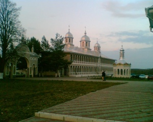 Черновицкая область, Жено-Мироносицкий монастырь «Леорда»