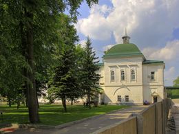 Надвратная церковь Василия Великого