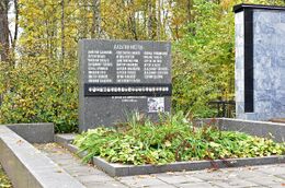 Источник https://dzen.ru/a/X4ocEVKCqXgnRyZS#izvestne_lyudi_pohoronenne_na_serafimo