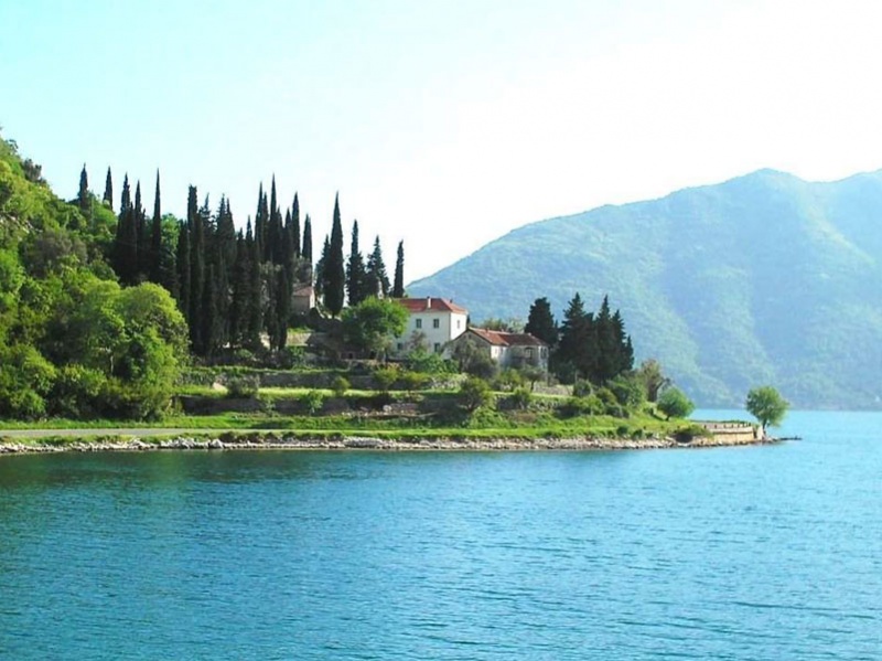 Файл:Женский монастырь Баня.jpg