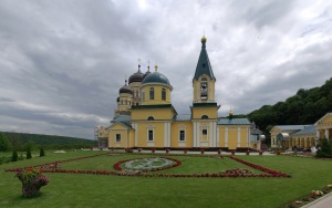 Молдова (монастыри), Параскевиевский монастырь (Хынку)