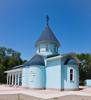 Храм в честь царственных страстотерпцев (пос. Карабулак).jpg