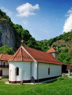 Женский монастырь Вратна