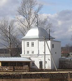 Игуменские покои с церковью во имя Царственных страстотерпцев в северо-западной башне ограды