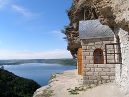 Непоротовский Свято-Николаевский пещерный монастырь