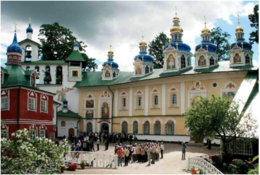 На Успенской площади Псково-Печерского монастыря. 2012 год