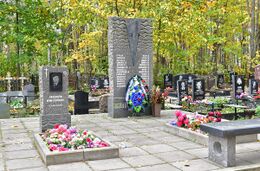 Источник https://dzen.ru/a/X4ocEVKCqXgnRyZS#izvestne_lyudi_pohoronenne_na_serafimo