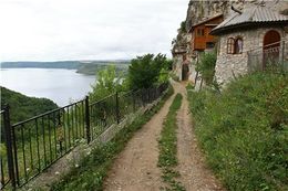 Непоротовский Свято-Николаевский пещерный монастырь