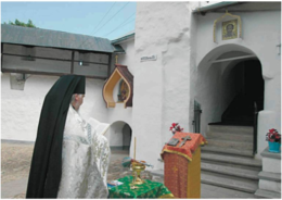 Освящение настенной мозаичной иконы святителя и чудотворца Николая над входом в Никольский храм Псково-Печерского монастыря