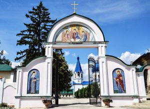 Молдова (монастыри), Троицкий женский монастырь (Фрумоаса)4