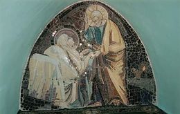Мозаичная икона воскрешения праведной Тавифы апостолом Петром в гробнице святой