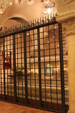 В крипте базилики святителя Николая (10).JPG