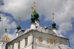Троицкий храм Пахна 5.jpg
