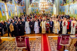 Храм святых апостолов Петра и Павла (Мельбурн) (РумПЦ).jpg