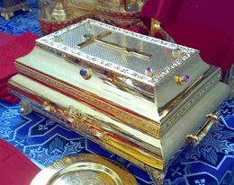 Ковчег с частичками мощей святых в храме в честь Святых Новомучеников Российских