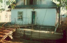 Молельный дом 1996 г. на месте современного храма